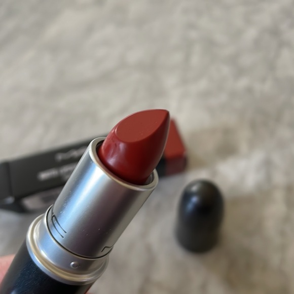 MAC Matte Lipstick - 602 Chili - Picture 6 of 10